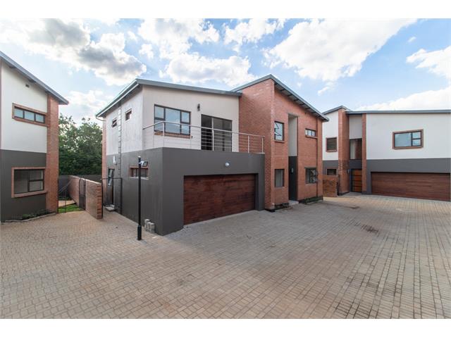 Double Story Cluster in Bedfordview